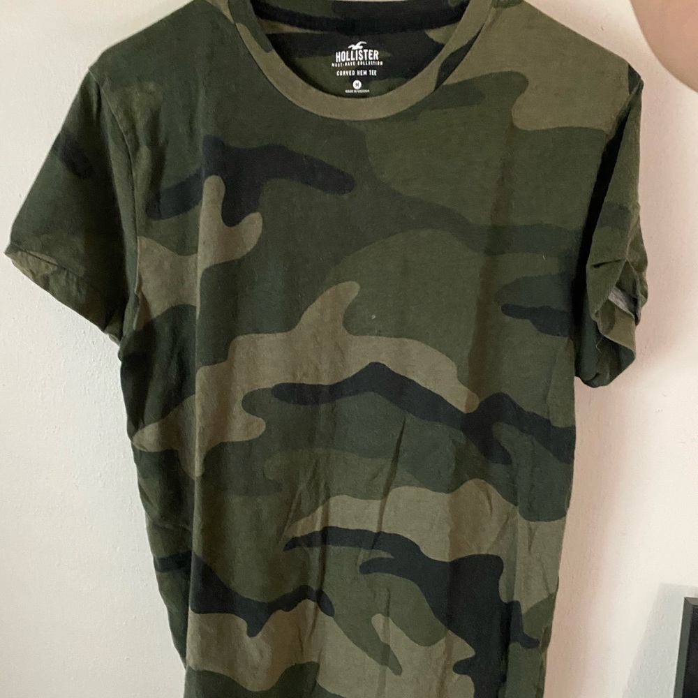 Men’s Hollister camo t-shirt